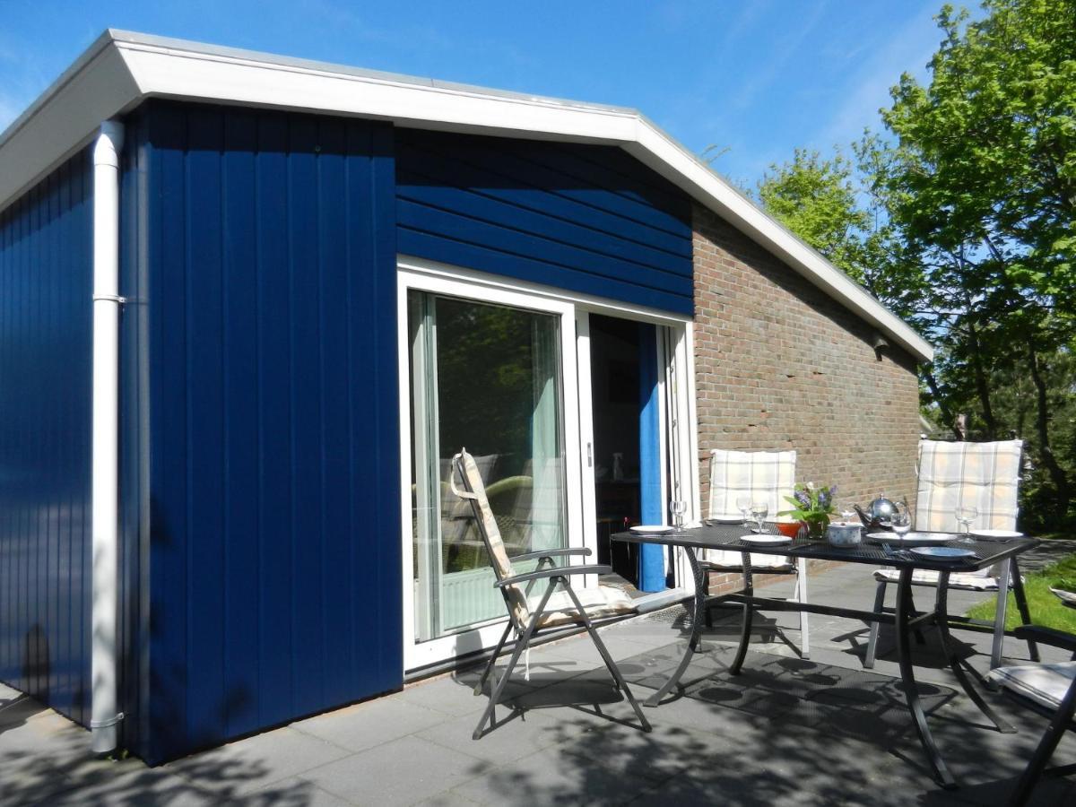 Bungalow In Nes On Ameland With Spacious Terrace Exterior foto